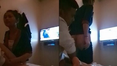 Tiệm làm móng đụ nữ kỹ thuật viên, cô gái đầu tròn, sờ mó đến mức tụt quần, footjob và thủ dâm