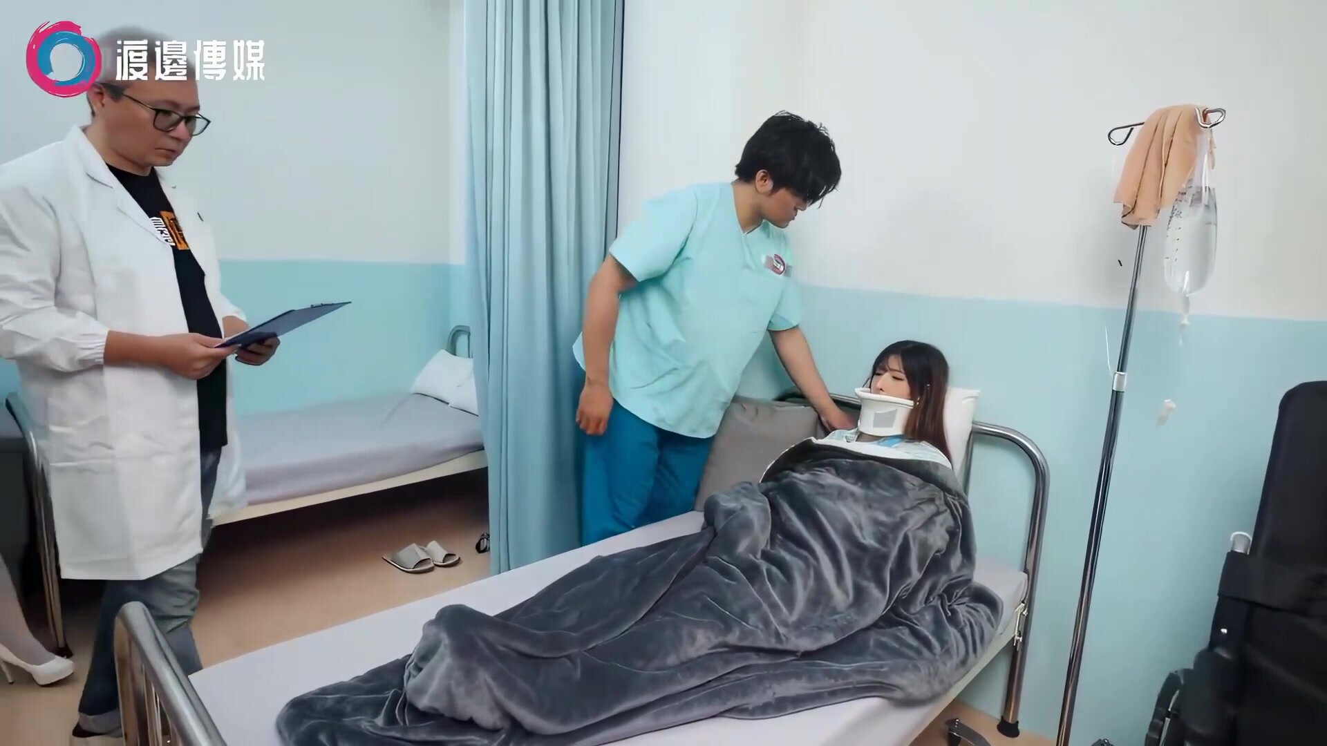 渡邊傳媒之惡德看護千金小姐住院遭無恥男看護色情按摩高潮插入在醫生看不到的地方強上直至沉迷於快感之中