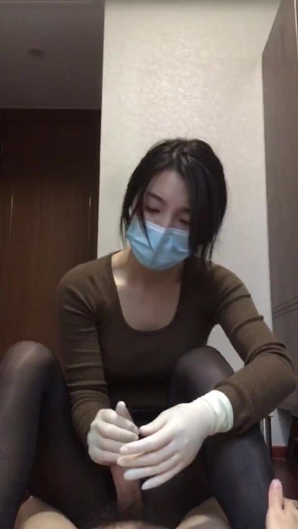 醫生護士專業取精，足交擼雞打飛機，職業裝下士各種反差絲襪，絲足榨精 (2)