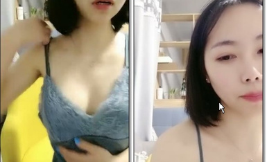 หญิงสาวสวยผมสั้นกำลังอวดบ้าน หน้าเธอดูเด็ก แต่บีบีของเธอโตเต็มวัยแล้ว