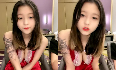 Ang bagong baby-faced at big-breasted beauty ay nagpapakita ng kanyang mukha sa buong palabas upang pasiglahin ang lobo na kaibigan. nagsasalsal at umuungol.