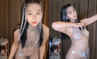 舞蹈系學生顏值女神【清野】超性感裸舞~扭腰鬥舞，騷弄舞姿~看得流鼻血