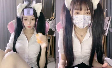Absolutely superb! Pure system ceiling! Double ponytail top beauty girl, slim legs and white stockings, glass rod inserted into hairless young pussy, fast and fierce stabbing out white pulp!