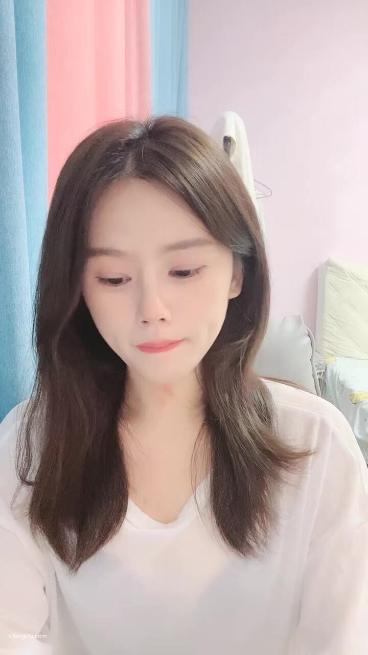 행운 중의 행운] 대조적인 황실 소녀들! 대화 도중에 ~ 소품 자위 ~ 거친 분출 ~! (1)