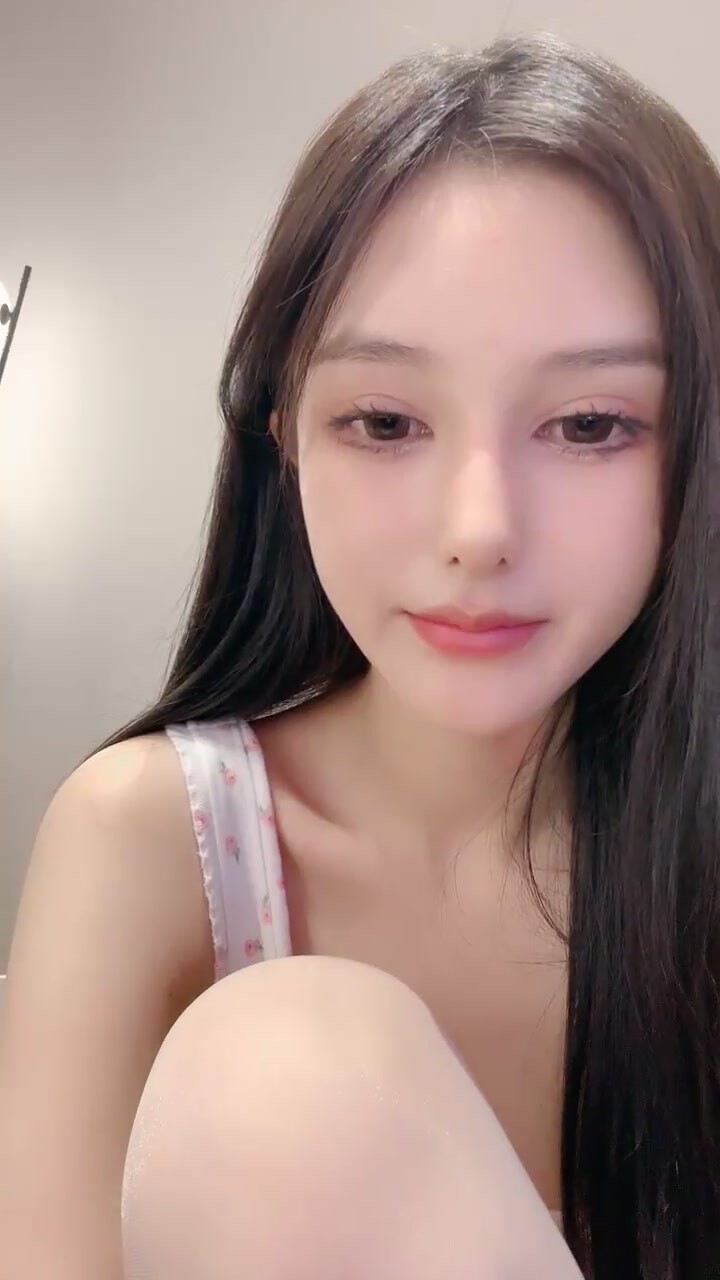 核彈！綠播女神~20小時~【香奈奈】超美網紅臉~狂擼到爆蛋~！ (8)