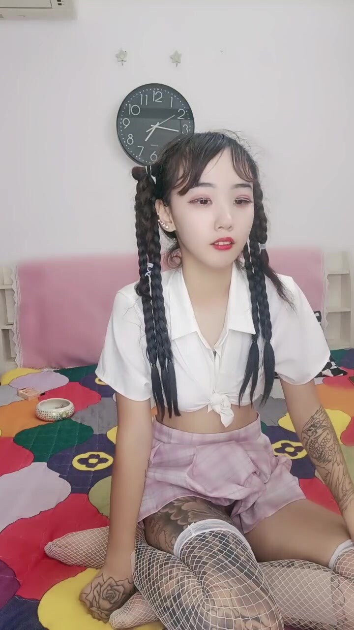 Tattoos all over the defense little sister! Home gunner passionate fuck! White pantyhose in and out, active riding position, panting, moaning and screaming!