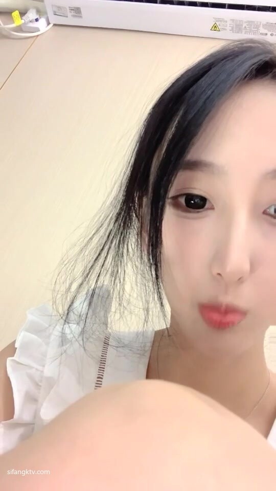 【泡泡咕】校花女神~!強勢回歸~黑絲長腿~掰穴柔逼~狂擼 (2)