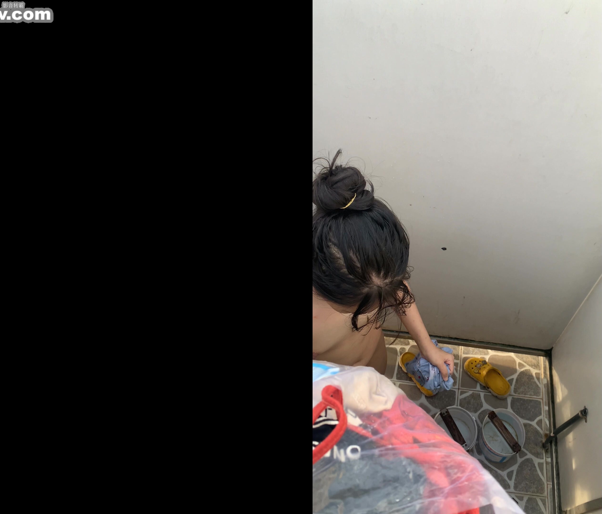 [Premium TP] Mengintip pelbagai wanita muda kencing, mandi dan menukar pakaian di bilik mandi berpartition di pantai! Masih penggambaran selepas ditemui (22)