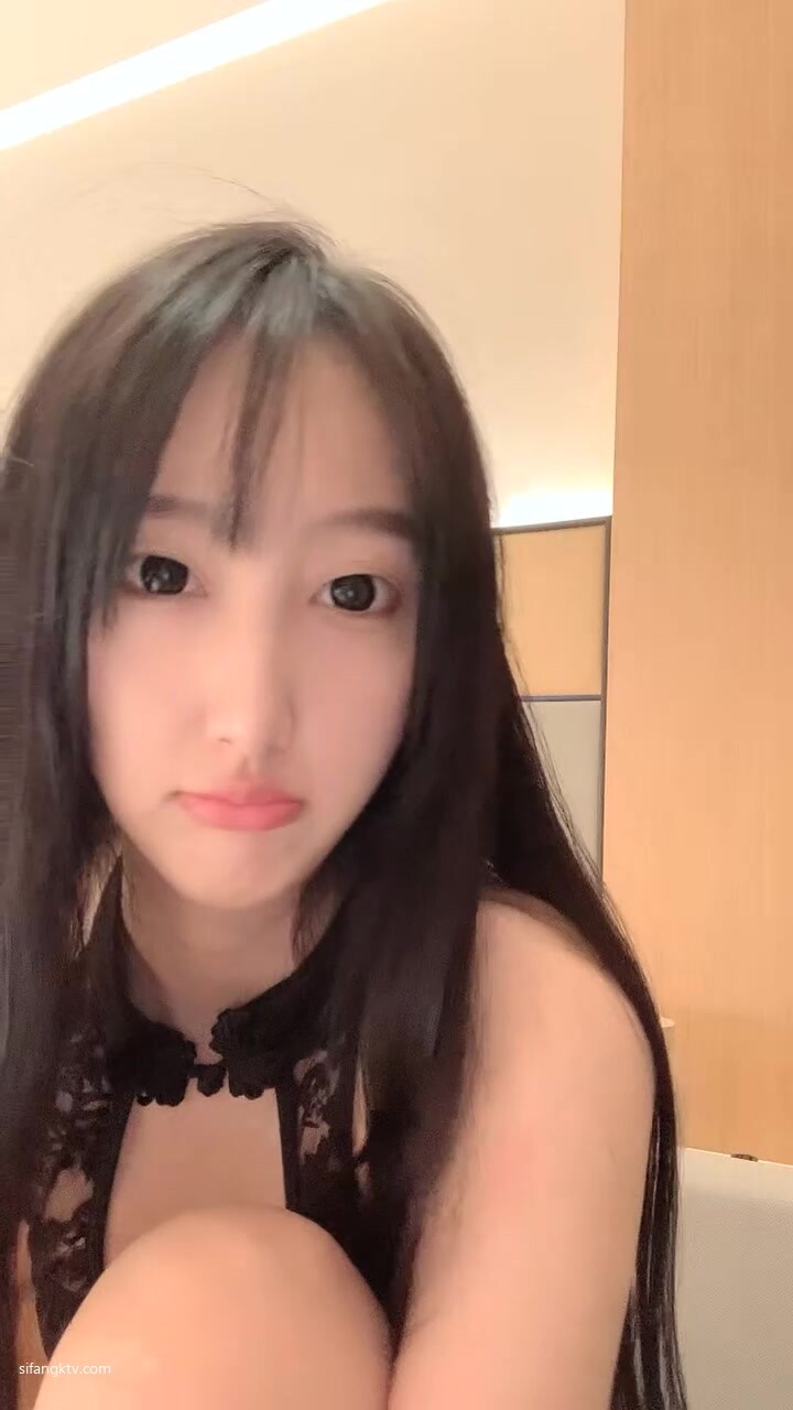 【泡泡咕】校花女神~!強勢回歸~黑絲長腿~掰穴柔逼~狂擼 (14)