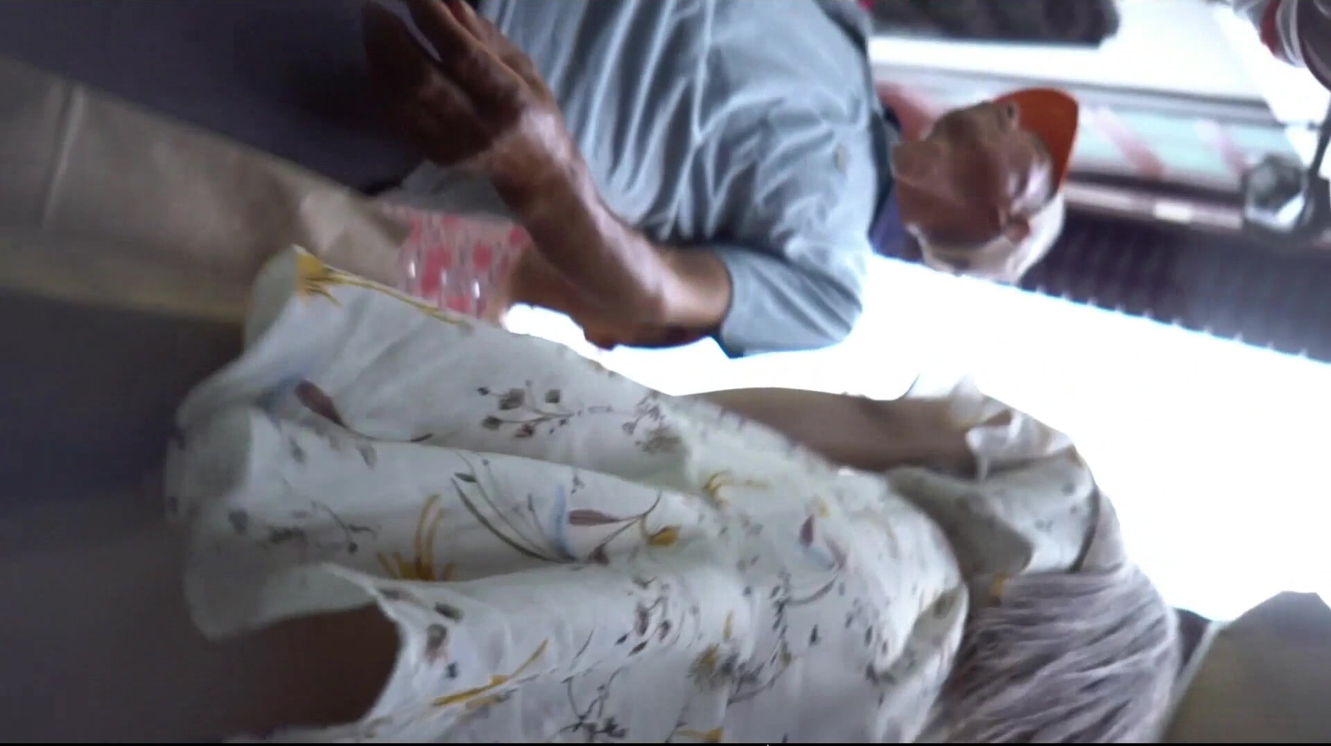 美女聚集地橫掃商場步行街極限抄底各種類型風格小姐姐裙底 (34)
