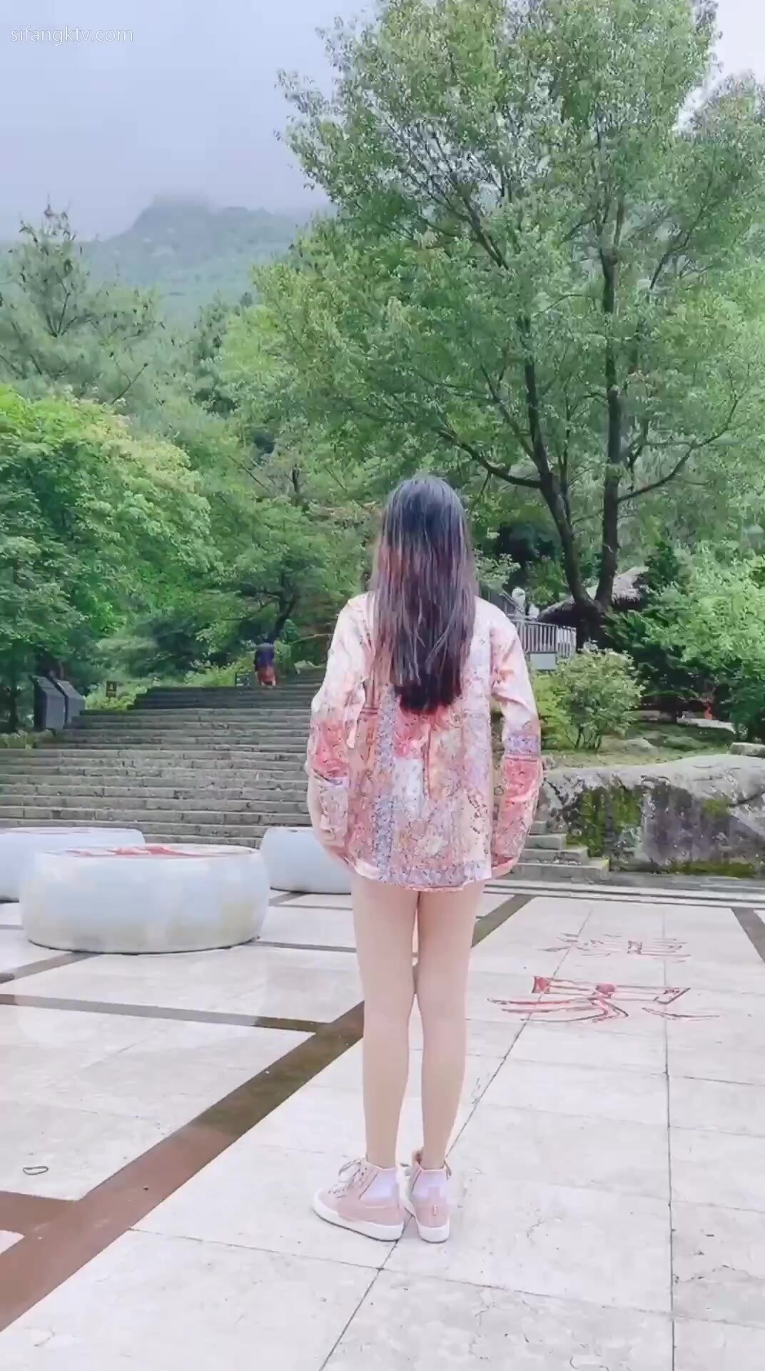 頂級露出藝術家『娜娜』最新瘋狂露出 無內大膽遊走在街頭 如入無人之境 各種在人前露出 真的吊 (7)