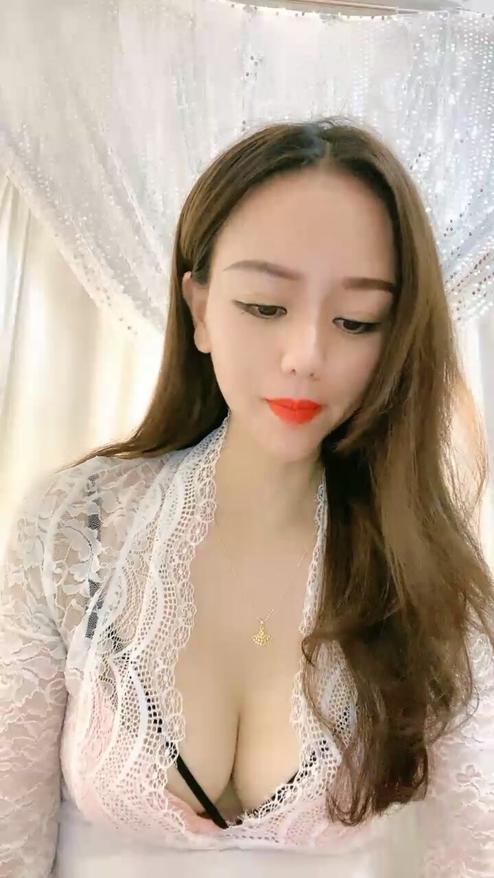 大波浪極品美御姐！修長美腿包臀裙！翹起美臀地上假屌抽插，穿上性感絲襪高跟鞋，極度誘惑完美
