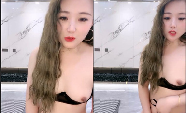 ผู้มาใหม่ที่เย้ายวนและแสนหวาน! นิ้วถูหีของเธออย่างดุเดือด! ดิลโด้ถูกับรู และเขาขี่บนพื้นและเจาะเธอลึก ๆ เขาถึงจุดสุดยอดและพ่นไปทั่วพื้น สีหน้าของเขาคือเขาสนุกกับตัวเองมาก