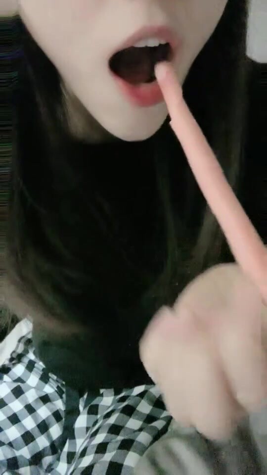 氣質甜美女神小姐姐！掏出白嫩奶子看看！黑絲美腿蜜桃臀，翹起屁股拍打，揉搓騷穴極度誘惑
