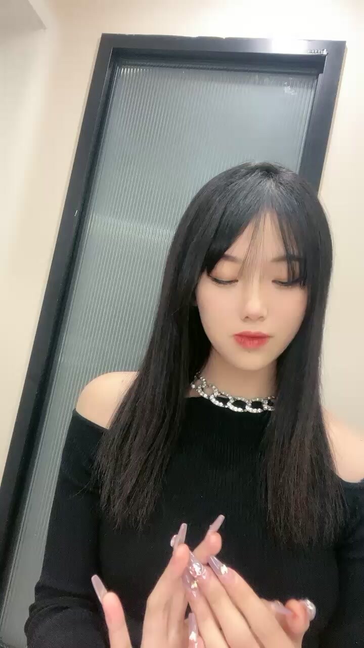 セクシーな黒いシルク素顔ヌードダンス女性の女神が再びここにある、オオカミの友人と顔全体がこんにちは、オープン嫌がらせでかわいくドレスアップ、ピンクのオマンコオナニー接写カメラ魅惑的な素晴らしいと刺激的です！