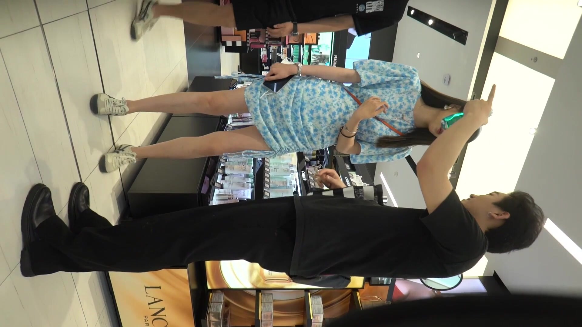 Stealing photography master shopping center tailing sneak peek Beauty under the skirt scenery superb lo skirt meat silk beauty! Sexy Transparent Underwear Black Forest