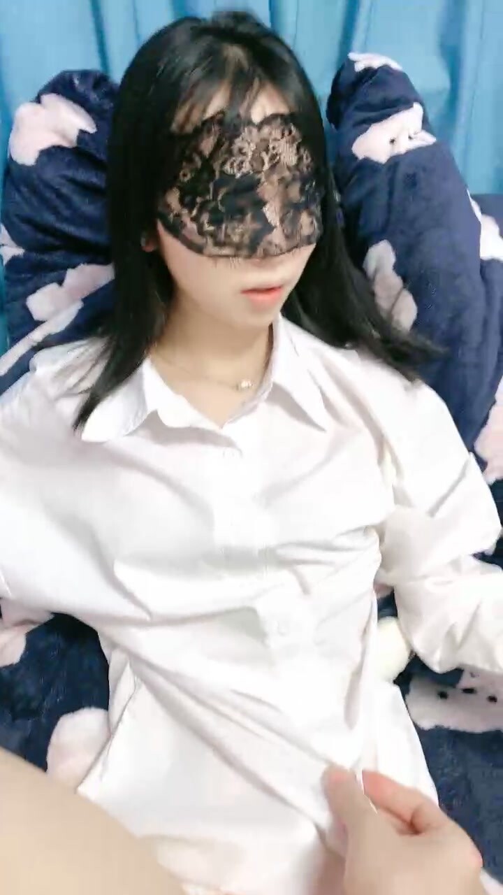 A young lady with poor breasts and a slim figure! Pale skin! Cherry mouths eating big cock, riding position fucking pussy!