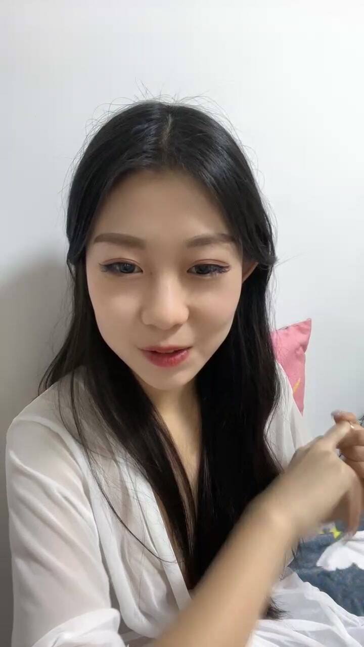 綠播女神下海！收費房大尺度自慰！性感大長腿，張開振動棒猛捅，掰開騷穴給你看洞洞