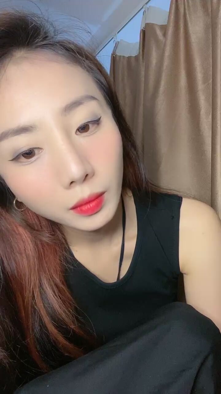 9 out of 10 face goddesses! Great pay room show! First close-up cock-eating, legs up, standing and thrusting, active riding position, twisting and swinging her hips!