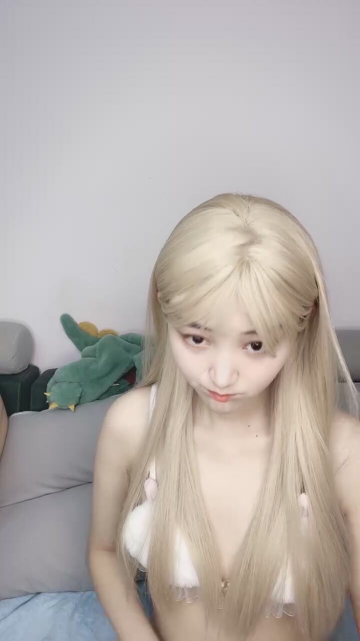 The 04 year old mistress! A superbly beautiful young girl! I've been playing with my pussy, wearing black silk and opening up my pussy, sticking a cigarette in my pussy, and having a short jock in my mouth!