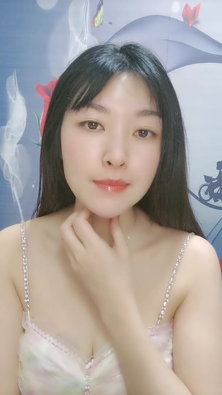 氣質超棒美御姐！給大家秀一波！慢慢脫掉，堅挺白嫩奶子，跪在椅子結實肥臀，緊致騷穴掰開
