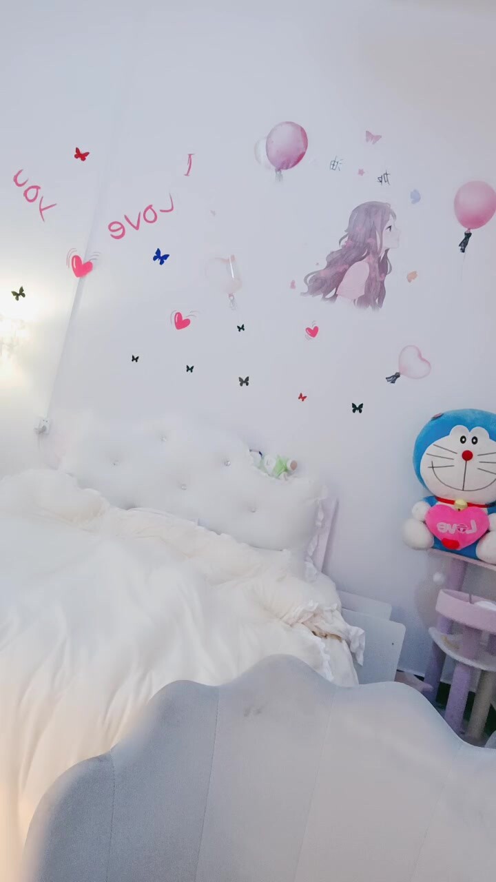 短發美女初下海！大紅唇甜美長相！撥開珍珠內褲假屌猛捅，爽的流出白漿，嬌喘呻吟好聽