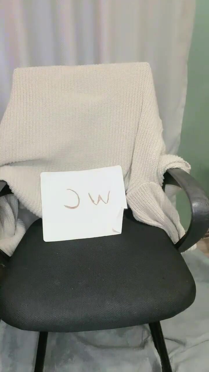80 pounds slim sister! She has just come down from the sea to show off! Sexy garter stockings, twisting waist and swinging hips, thick glass rod grinding her pussy, and vibrating egg!
