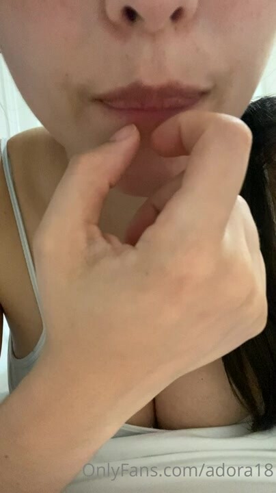 OnlyFans follow the superb masturbating girl 18 private photos of her slim waist and fat buttocks (23)