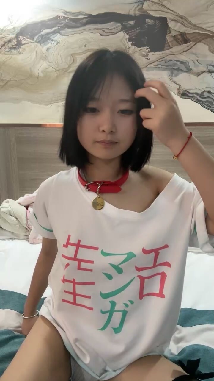 순수하고 귀여운 단발머리 귀여운 소녀! 조용하고 귀엽다! 목걸이, 작은 몸, 새 점퍼, 그리고 보지가 펼쳐져 있습니다!