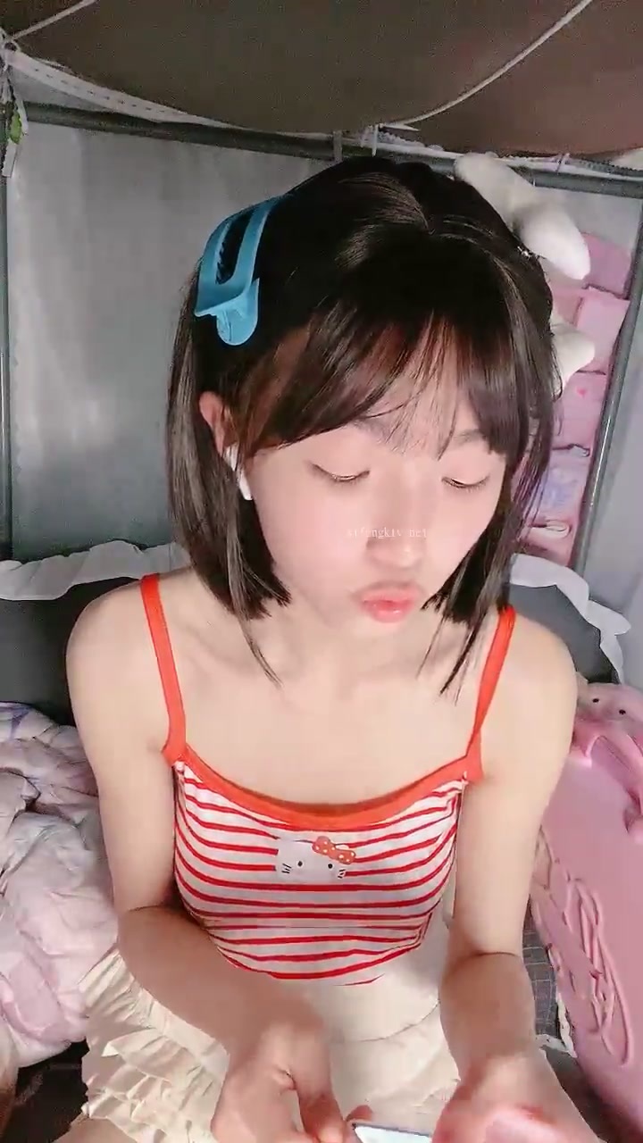 學生主播@我就是嗚崽醬 宿舍尺度福利秀 第二彈3 (1)