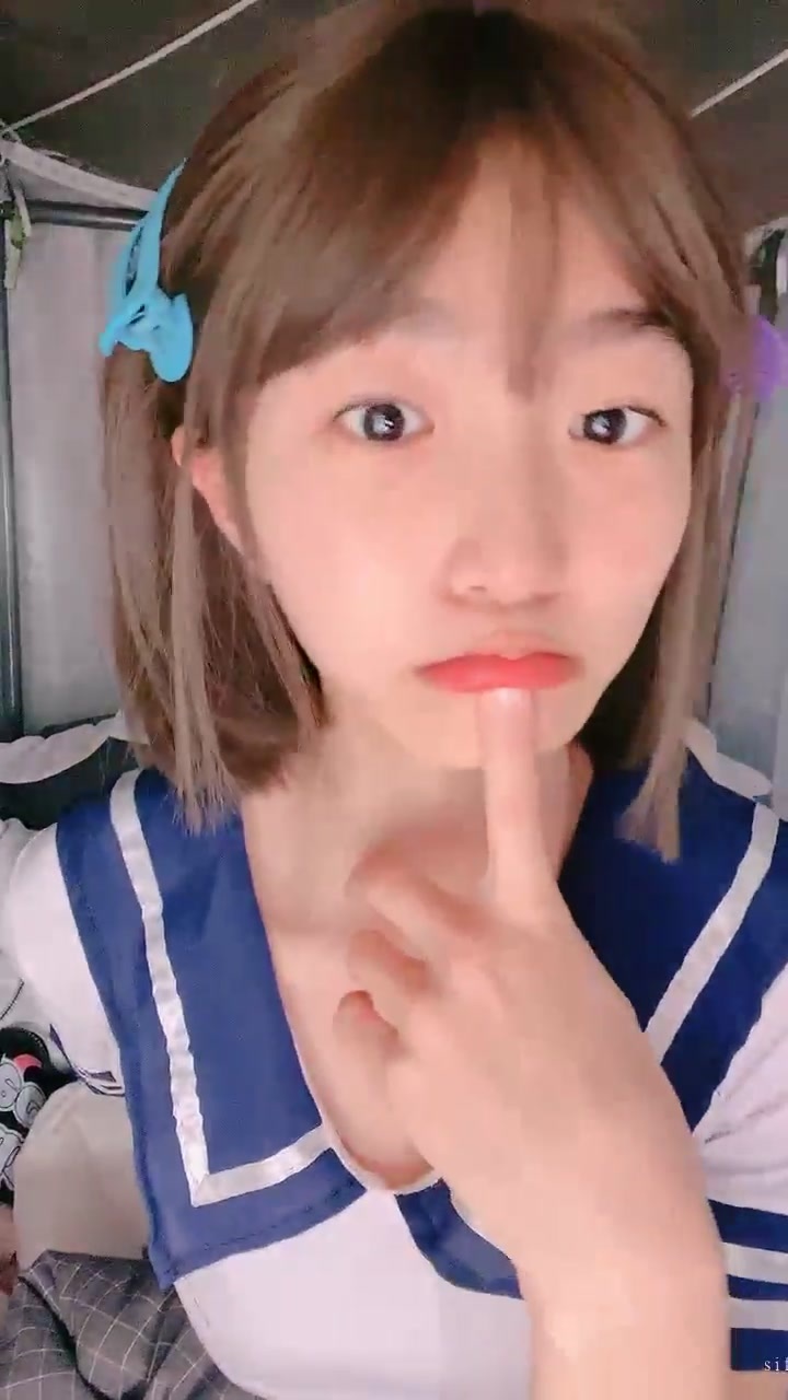 學生主播@我就是嗚崽醬 宿舍尺度福利秀 第二彈1 (1)