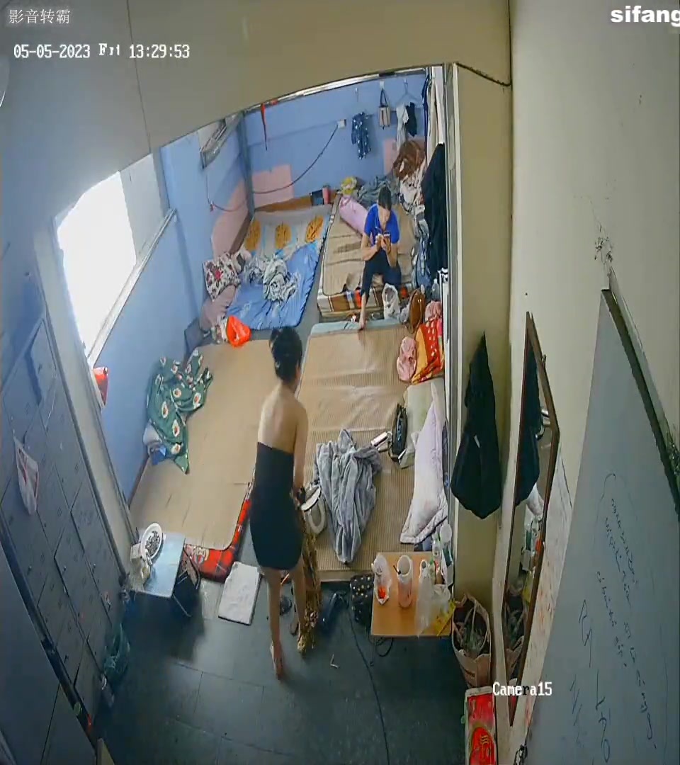 Phòng riêng mới nhất bị rò rỉ vào năm 2023. Hacker đã bẻ khóa camera và quay lén nhiều lần việc thay quần áo, tắm trong phòng tắm của ký túc xá gia đình (33)