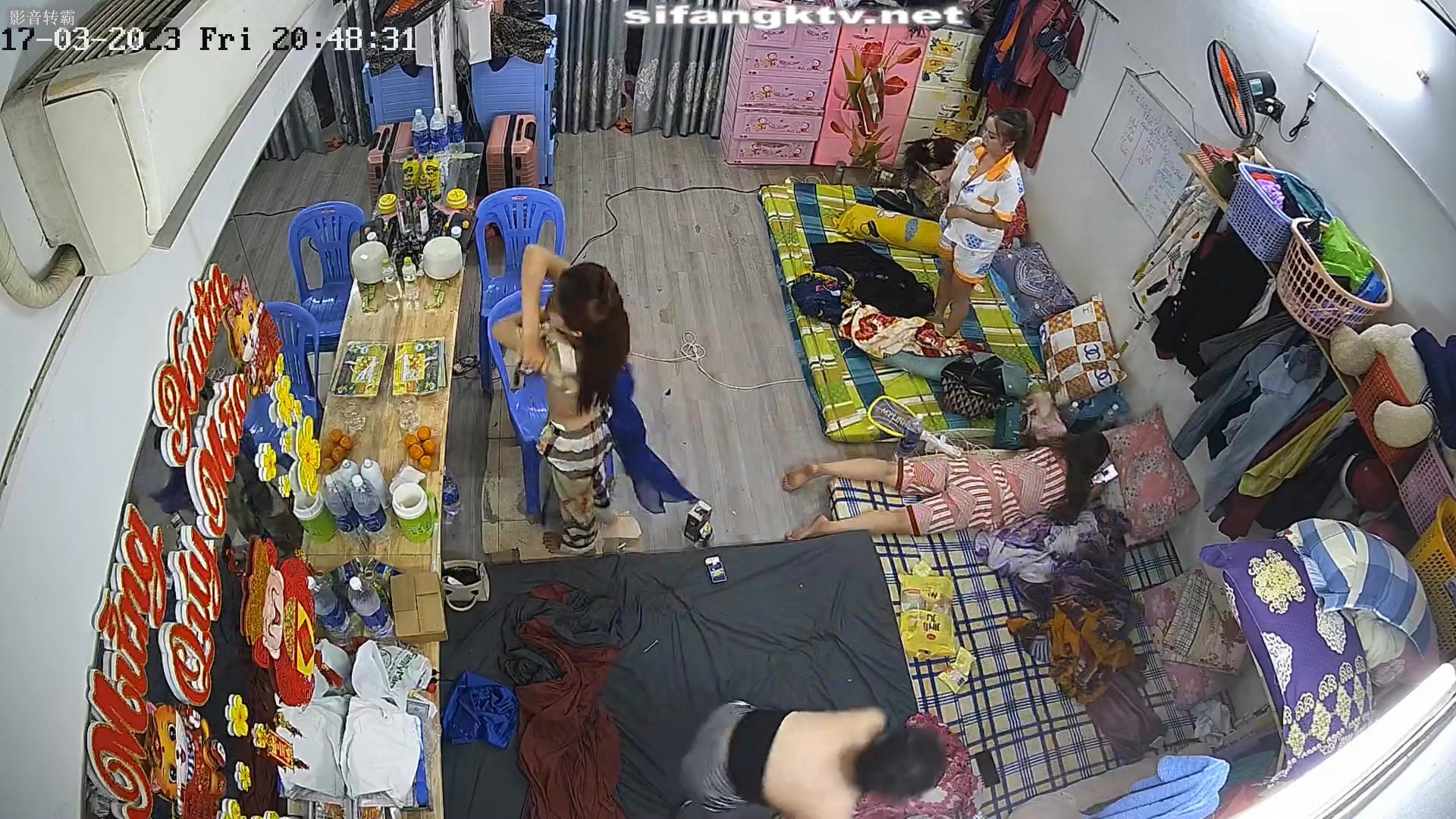 Rò rỉ phòng riêng mới nhất năm 2023. Hacker bẻ camera và quay lén nhiều lần việc thay đồ, tắm trong nhà vệ sinh ký túc xá của gia đình (7)
