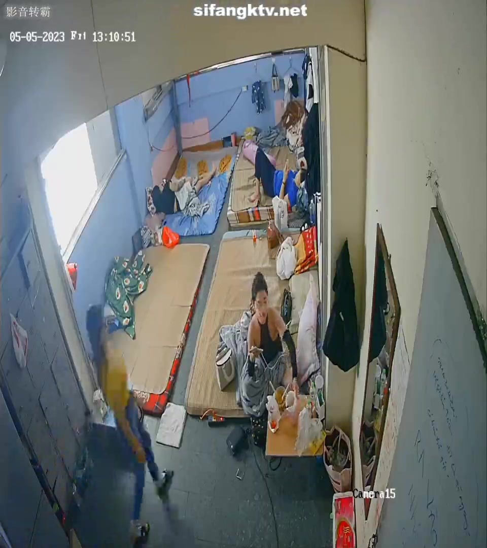 私房最新流出2023 黑客破解攝像頭偷拍 多場合家庭宿舍廁所更衣洗澡 (32)