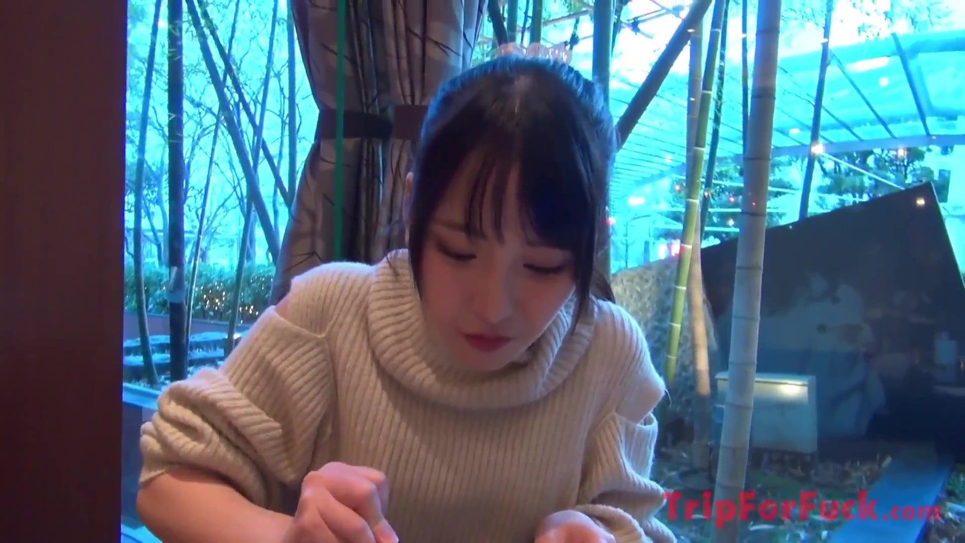 Beautiful pure beauty to eat chicken popping [FC2-PPV-2629651] first on the mouth to eat full and then back to the room to feed the next mouth Lovely smile very cute girl by condomless internal shooting