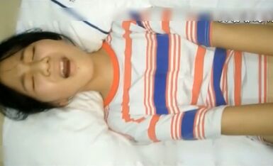 Ang isang tunay na babae ay nawala ang kanyang pagkabirhen, ang sakit ay hindi matiis, at siya ay binastos ng isang hamak na tulad nito