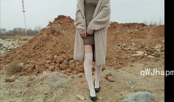 专约极品良家大神『sexydoll』-户外工地露出，点赞过300，继续更新