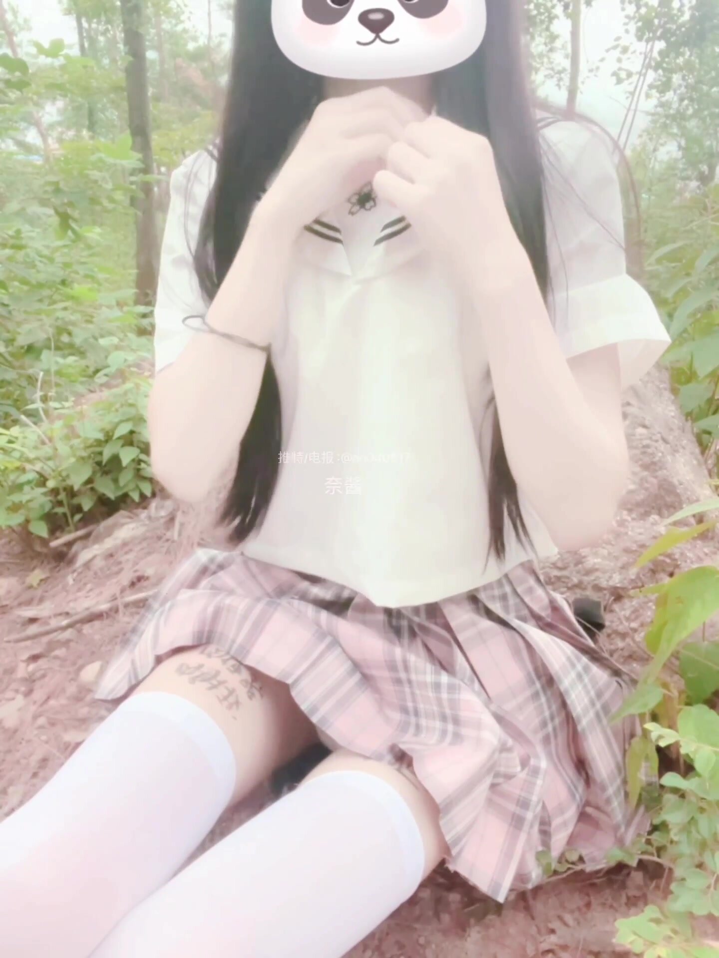 The ultimate contrast on Twitter: Loli Xiaoling-chan (Nai-chan) touches herself and inserts her BB into her pussy, which is super pink and tender.