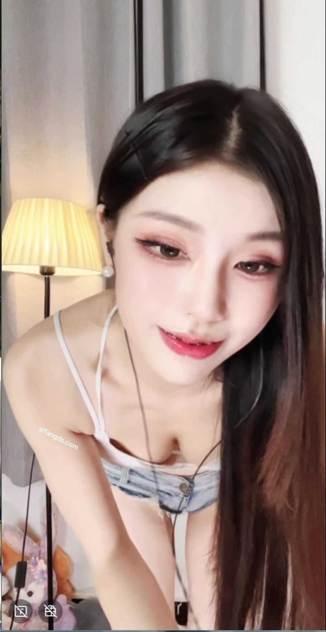 bigo's top internet celebrity goddess [Little Doll Cat] goes into the sea and has sex without a condom and cums inside (10)