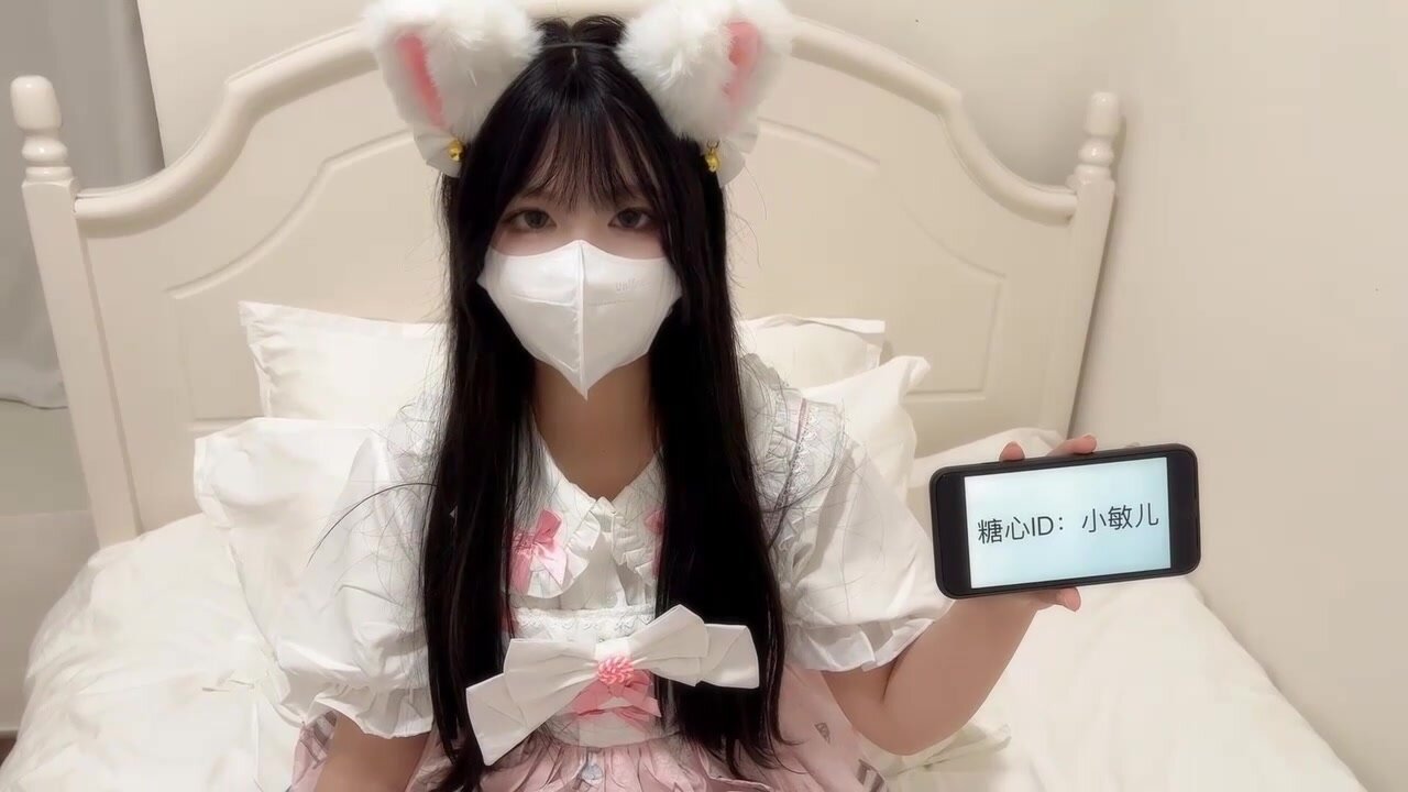 เด็กสาวผู้ไร้เดียงสาและน่ารักข้างบ้าน "เซียวหมินเอ๋อ" ถูกจับได้ว่ามีสาวเลว ดังนั้นเธอจึงต้องใช้ไก่เพื่อให้ความรู้เขา และในที่สุดก็ตกหลุมรักน้องสาวของเธอเอง