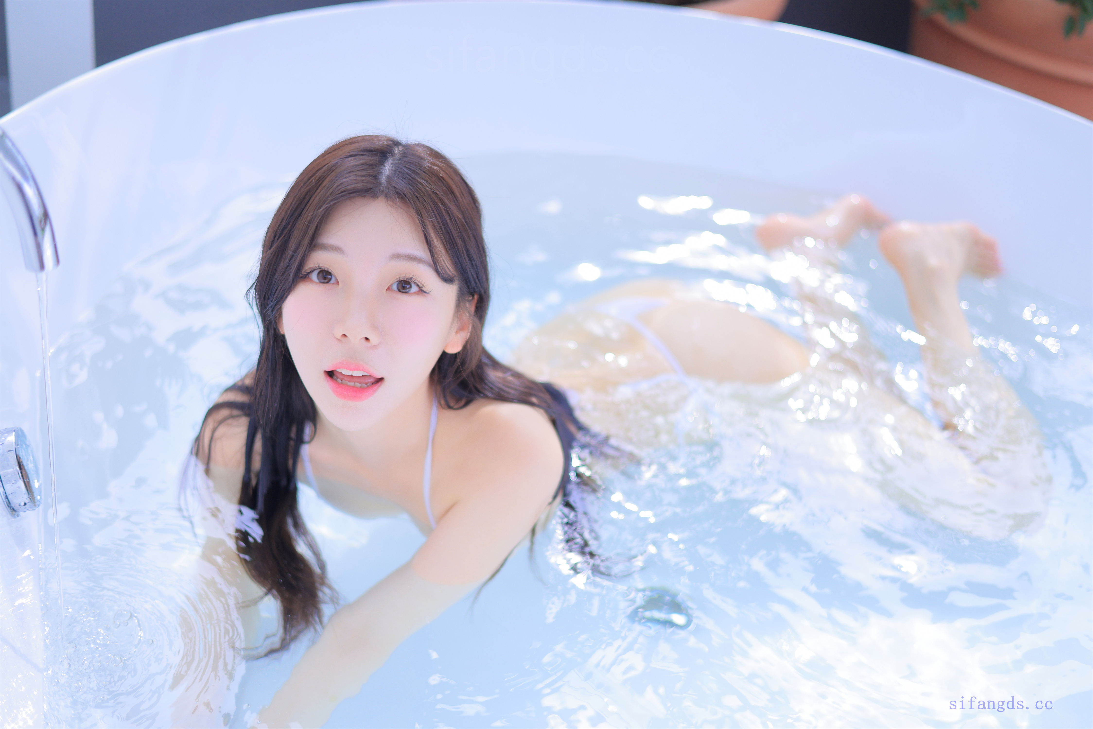 Korean young model [Lee So Young leeesovely] has two latest VIP works in September! [Eye Cleansing Device] A super pure and beautiful girl who makes you feel like you are in the spring breeze at first glance, a refreshing set for playing in the water, the goddess of first love (1)