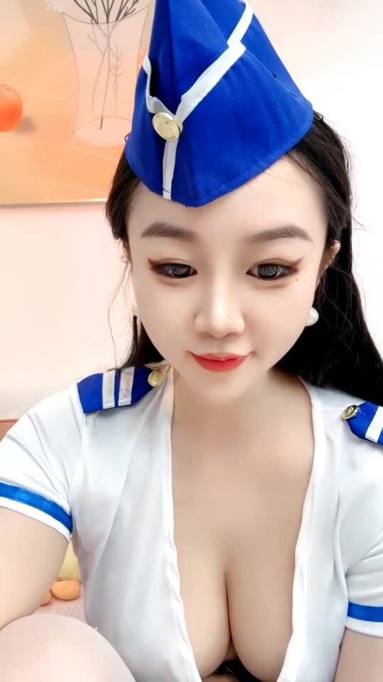 The best queen's uniform temptation, the whole face of the stewardess dressed in white silk, flirting with wolf friends, rubbing milk and playing with pussy close-up display, obscene words continue 2