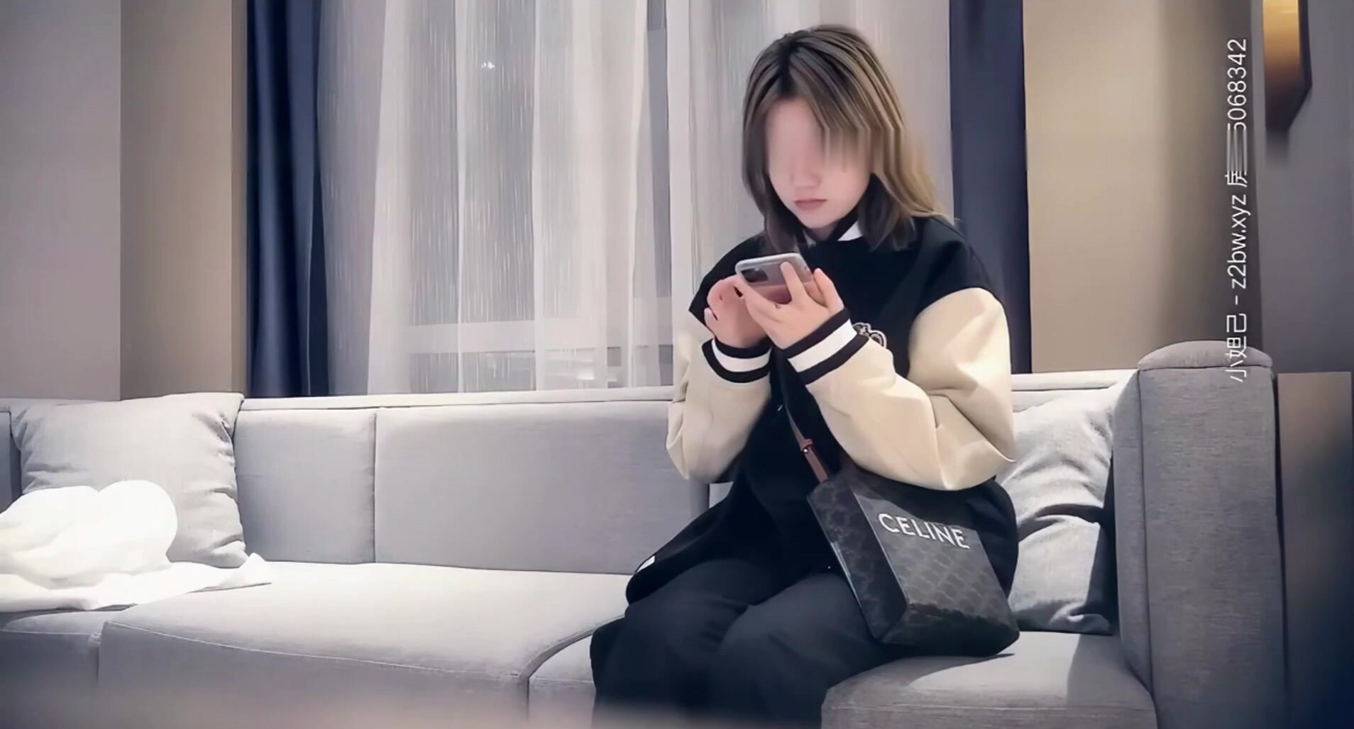 LOVE小天探花棒球服短发萌妹子啪啪，脱掉衣服花臂纹身看不出社会人，腰细胸大侧入妹子被操哭了1080修复