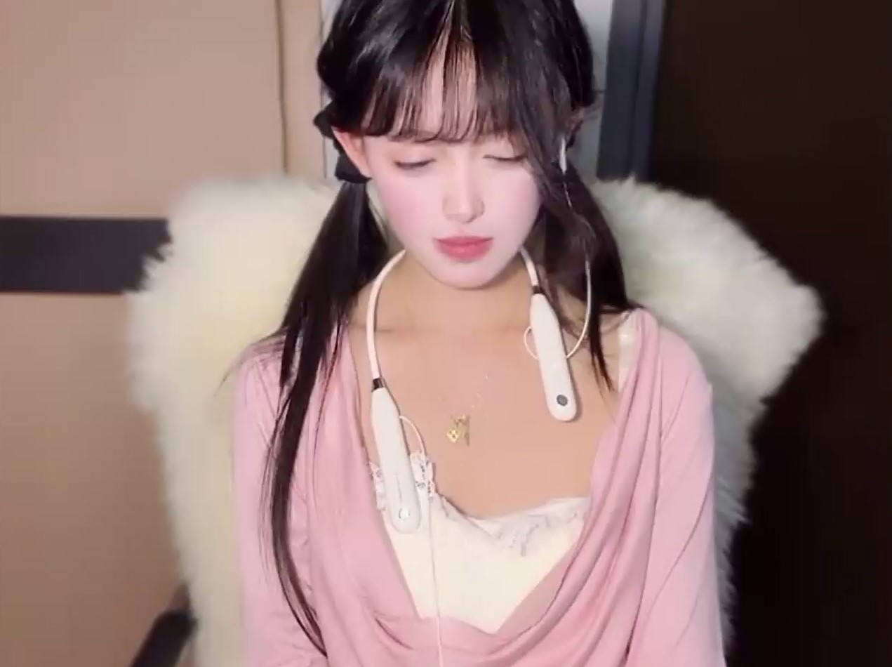 Stripchat-XiaoKui_极品美女主播