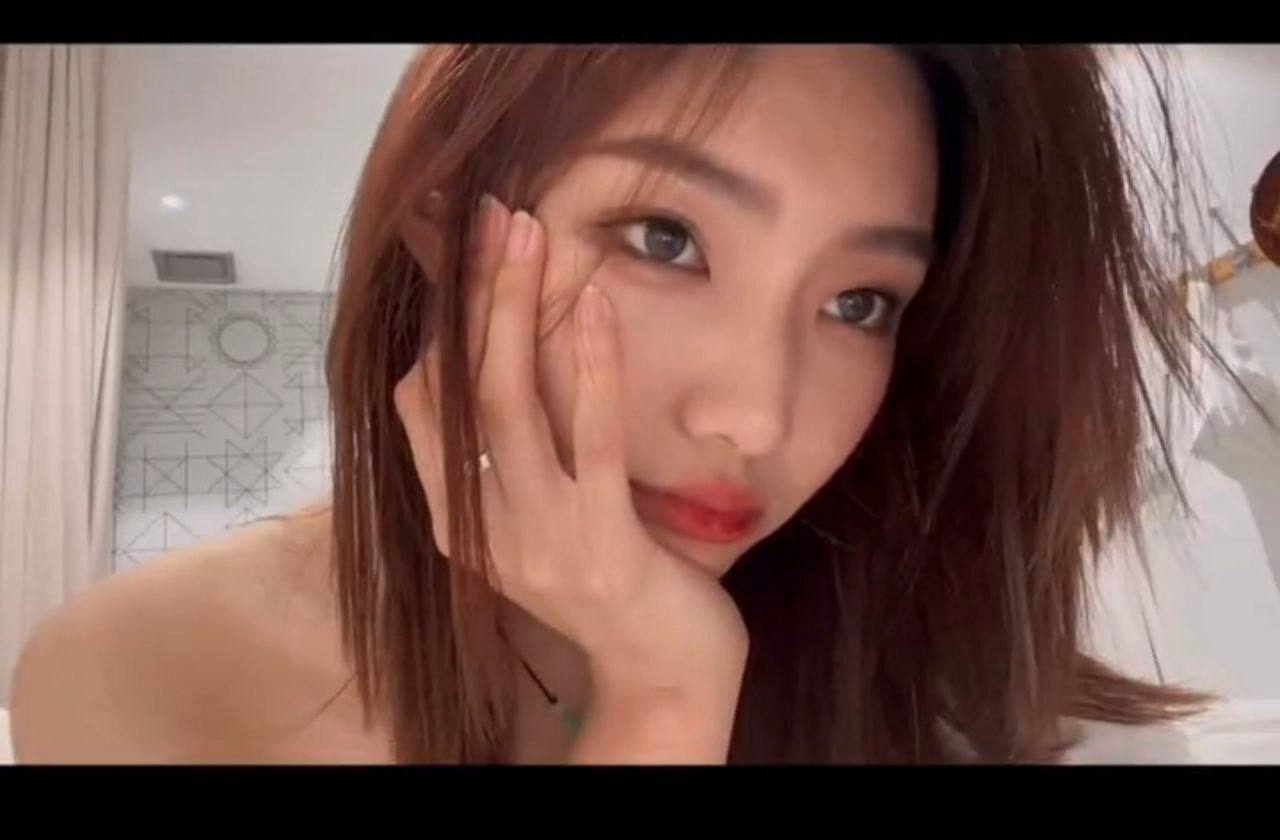 Dalian xx College Wang x Yao 21 B cup student sex addict mahilig sa bayad na pakikipag-date at natutuwa sa orgasm ng pagiging fucked