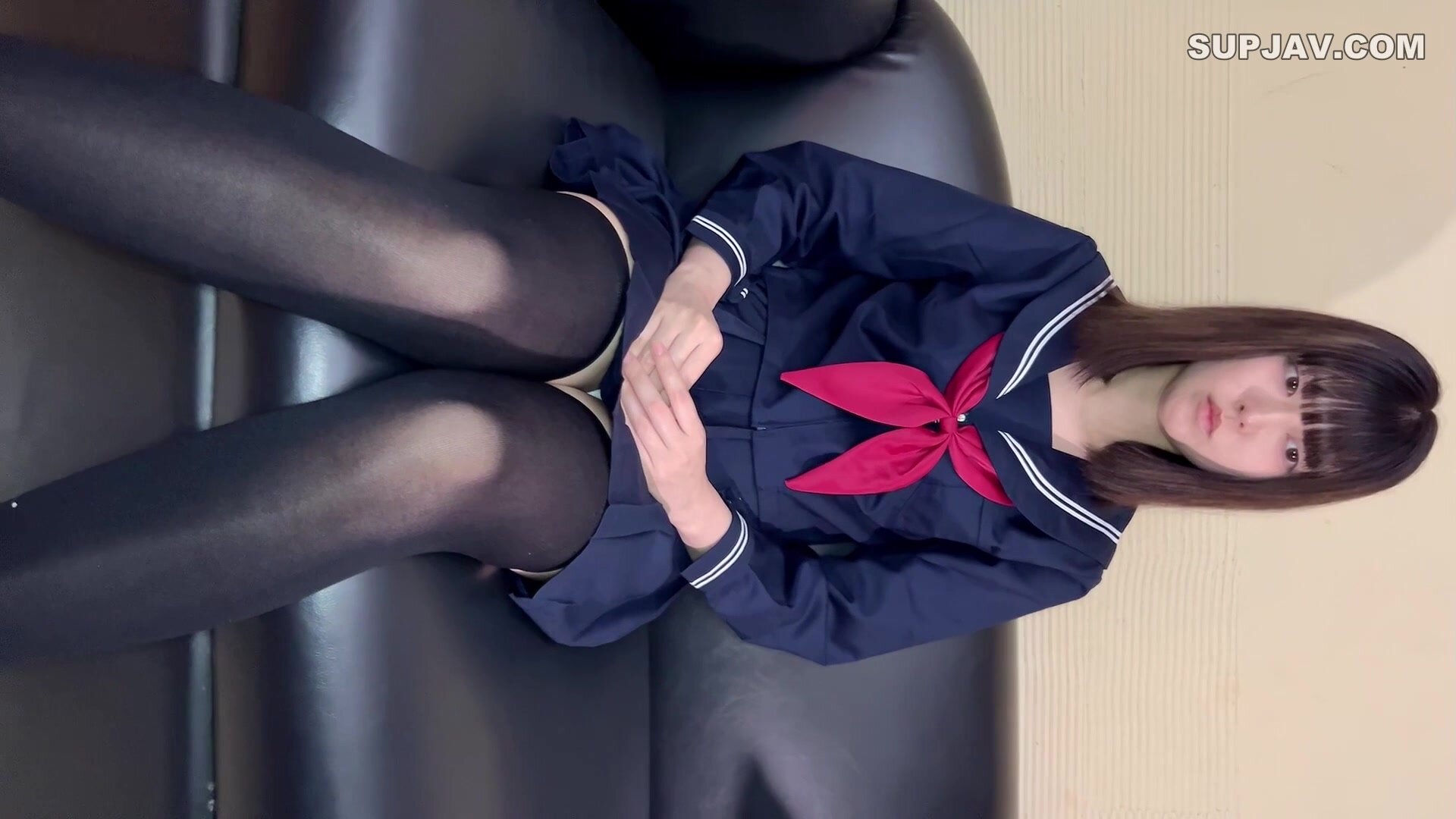 FC2-PPV-4605945 身高172cm美腿少女第一次穿水手服足交凝视口交阿黑颜中出。