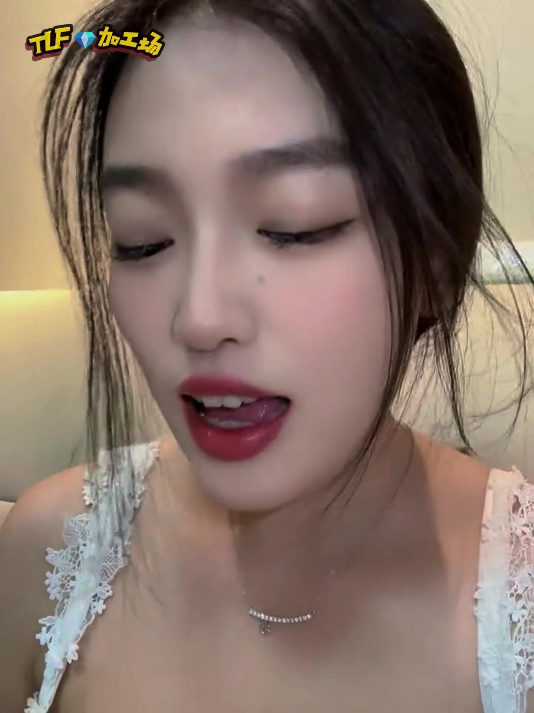 【Internet celebrity contrast bitch leaked selfie】Contrast bitch