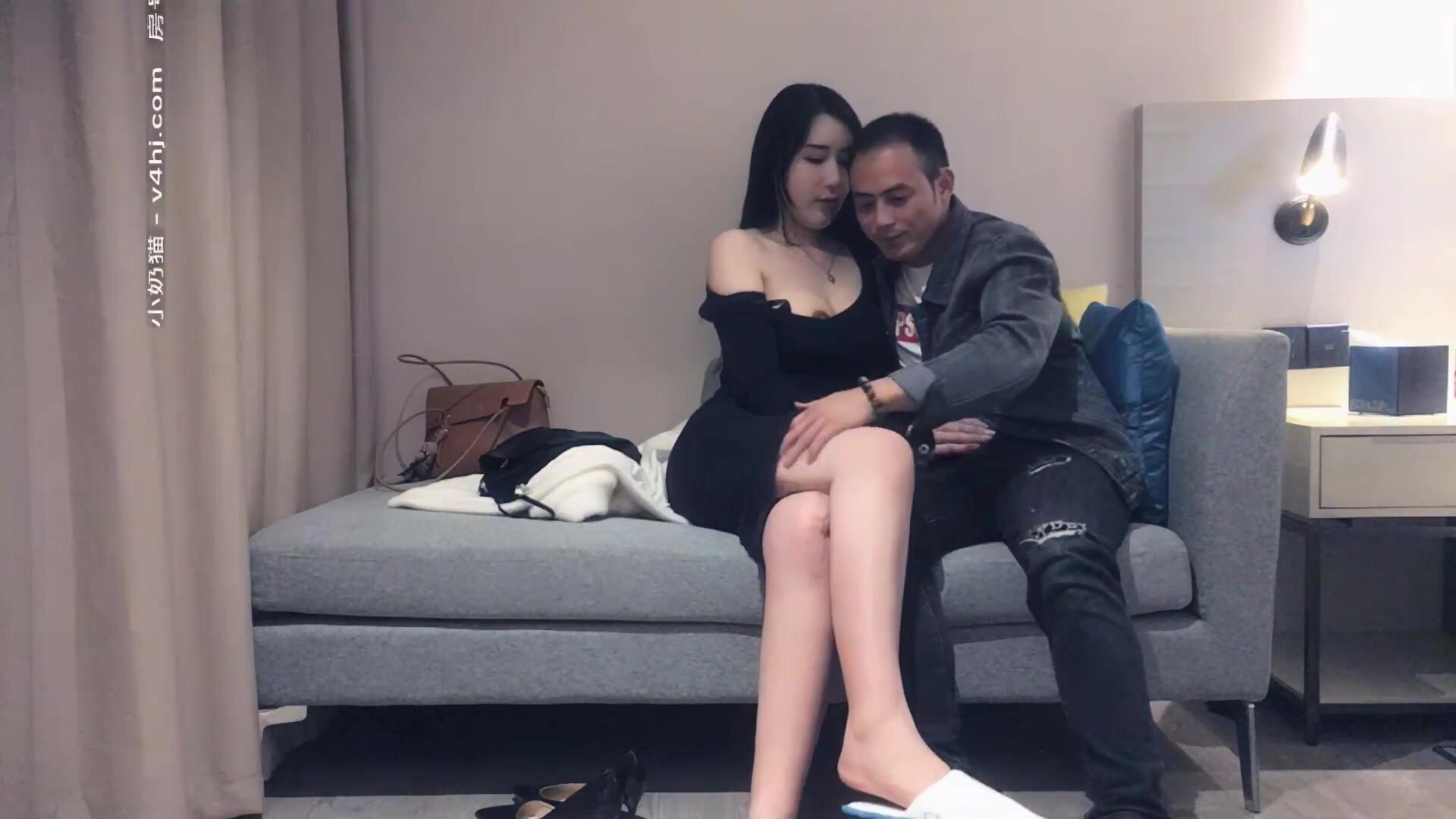 Gadis tetek besar yang terbaik, kebanyakan orang tidak memahaminya dengan baik, dia boleh bermain dengan suaminya, meniduri di atas sofa, memakai pakaian seksi, memberikan blowjob, dan bercinta dengan keras.