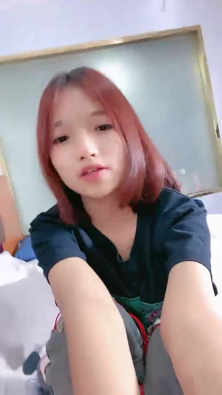 高颜值粉穴，阴毛稀疏年轻漂亮的反差女大，被无套爆操，叫声淫荡(5)