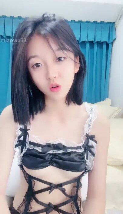 สาวสวยโรงเรียนสีชมพูสุดเซ็กซี่คนใหม่ หยวนหยวน เจาะลิ้นเป่า เพิ่งลงทะเลมาและคุกเข่าบนโถส้วมเพื่อโดนเย็ด การฝึกใช้อุปกรณ์ประกอบฉาก การดันหน้าอก เจาะลิ้นเป่าปากเล็กเซ็กซี่ ระเบิดท่าต่างๆ (25)